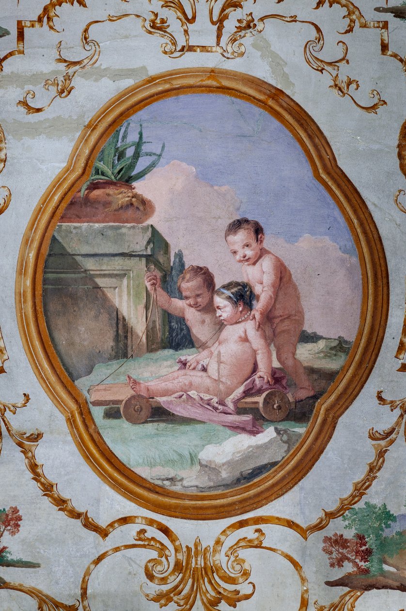 Misafirhaneler, Putti Odası, puttili madalyon: "Üç putti ve bir araba" by Giovanni Battista Tiepolo