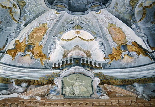 Balo salonunun tavanından Trompe loeil by Giovanni Battista Crosato
