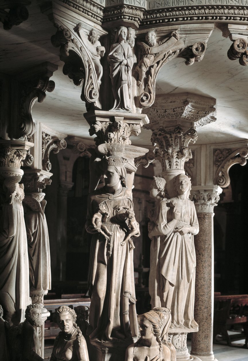 Giovanni Pisano (1248-1314) tarafından yapılan Sandalyeyi destekleyen heykel gruplarının detayı: Kilise çocuklarını besliyor (Mermer minberi destekleyen heykellerin detayı, Kilise çocuklarını besliyor) 1302-1311 Cathedrale de Pisa (Duomo di Pisa), İtalya by Giovanni Pisano
