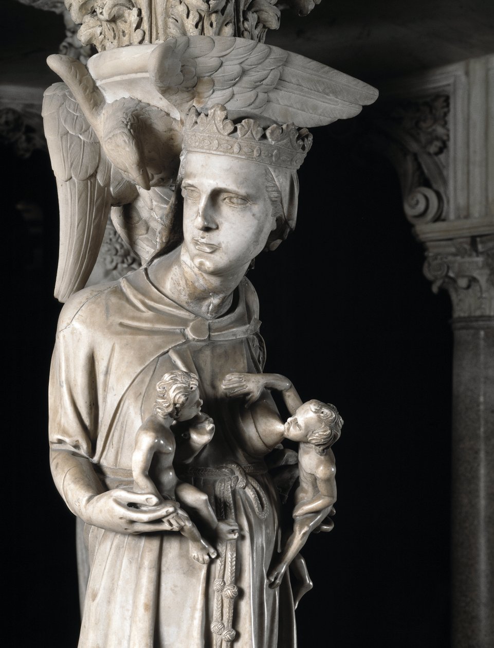 Giovanni Pisano (1248-1314) tarafından gerçekleştirilen Sandalyeyi destekleyen heykel gruplarının detayı: Çocuklarını besleyen kilise (Mermer minberi destekleyen heykellerin detayı, Kilise çocuklarını besliyor) 1302-1311 Cathedrale de Pisa (Duomo di Pis) by Giovanni Pisano