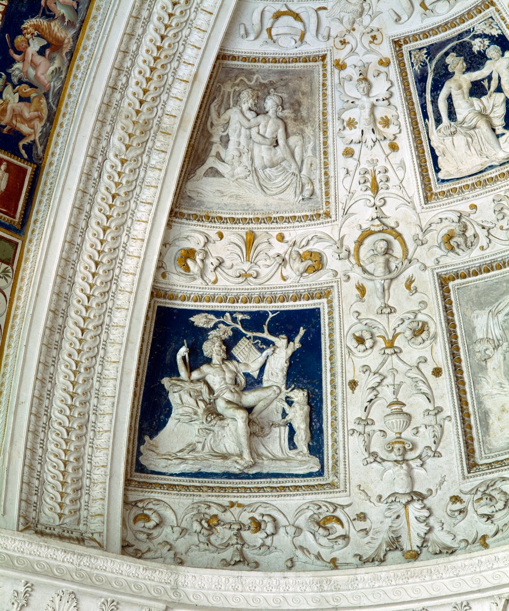 Loggia, mitolojik kabartma panolarla süslenmiş tonoz detayı, 1520