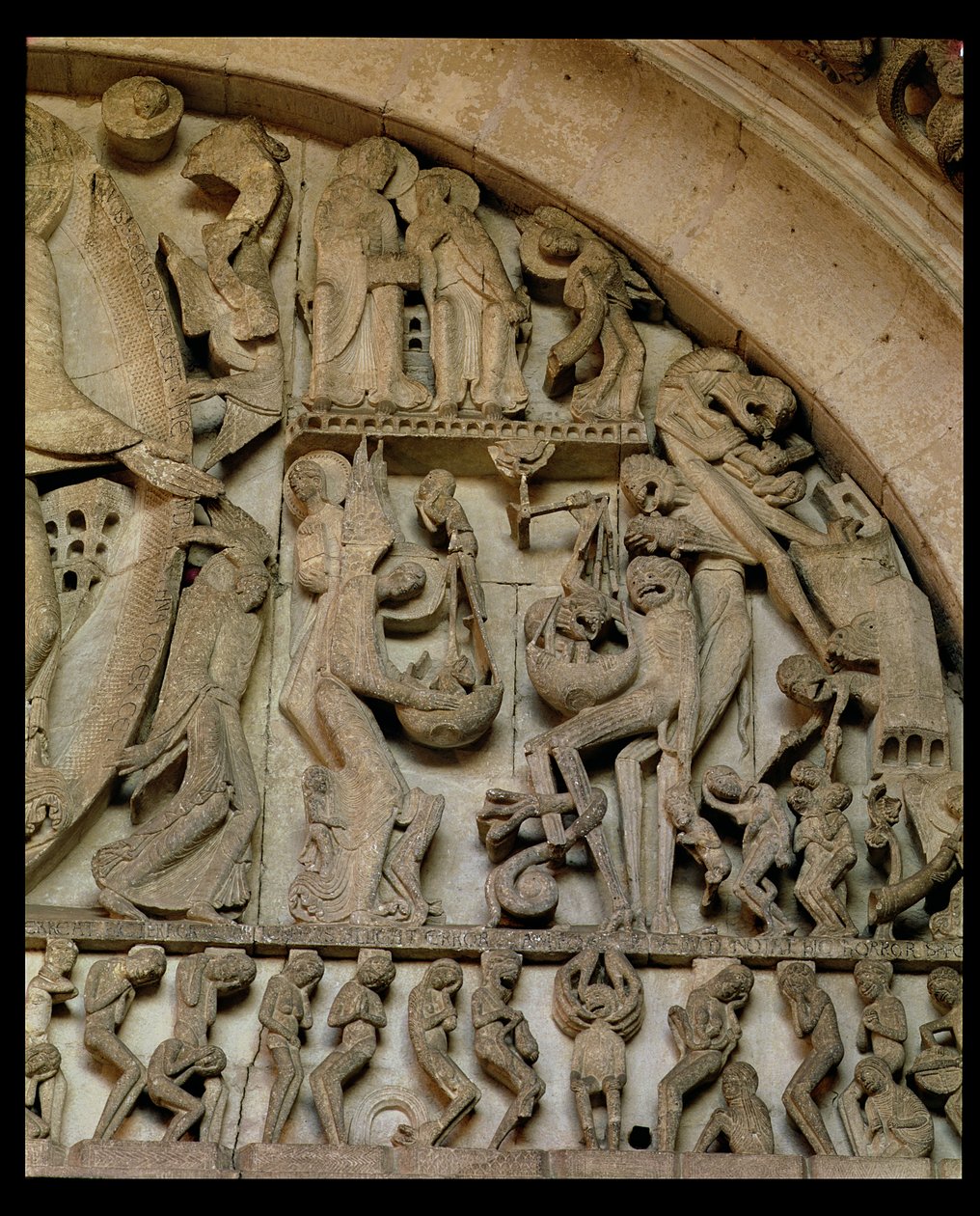 Batı Portalı, Son Yargının detayı, Ruhların Tartısını gösteren sağ taraf, c.1130-5 kireçtaşı by Gislebertus