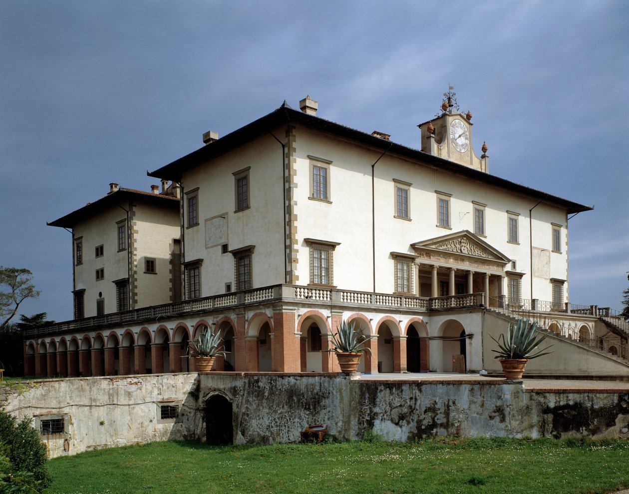 Poggio a Caiano Villa Medicea Cephesi - yaklaşık. 1480-1485 by Giuliano Giamberti da Sangallo