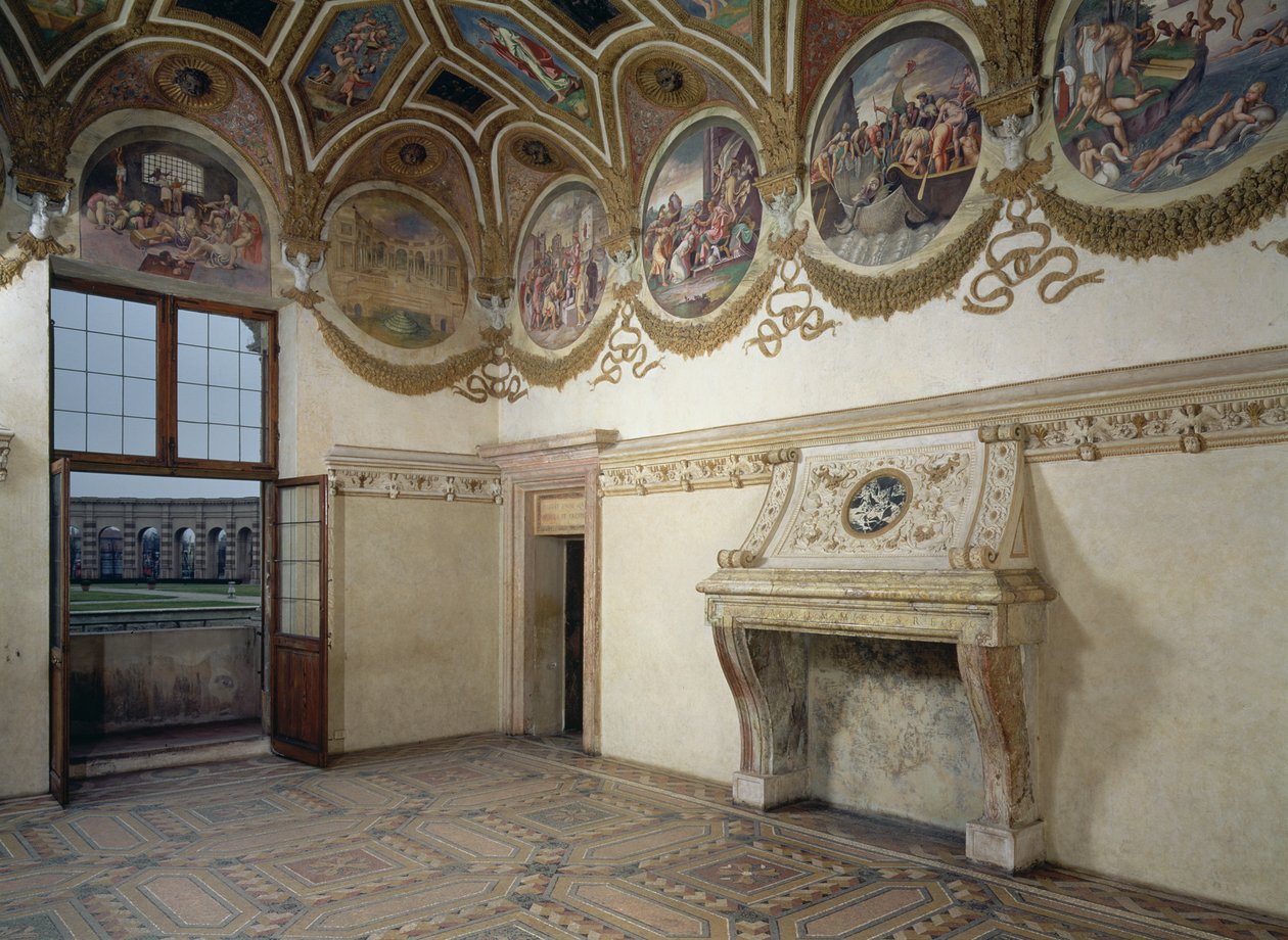 Camera dei Venti'nin görünümü, alçı şömineyi ve yukarıda zodyak yuvarlaklarla frizi gösteren, 1528 by Giulio Romano
