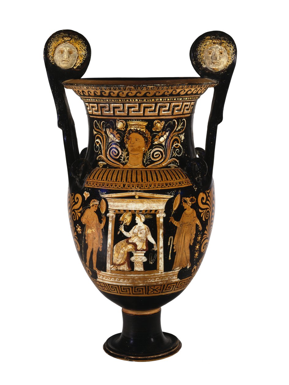 Oturan bir kadın ve iki hizmetçisiyle süslenmiş Apulian kırmızı figürlü volüt krateri, MÖ 340-320 (seramik) by Greek