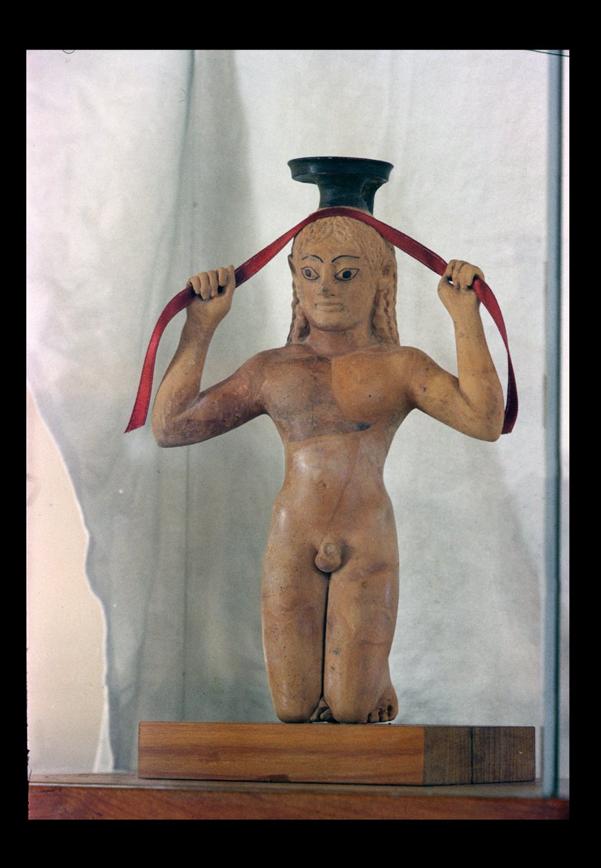 Aryballos, diz çökmüş çocuk şeklinde bir vazo, MÖ 530 dolayları (seramik) by Greek