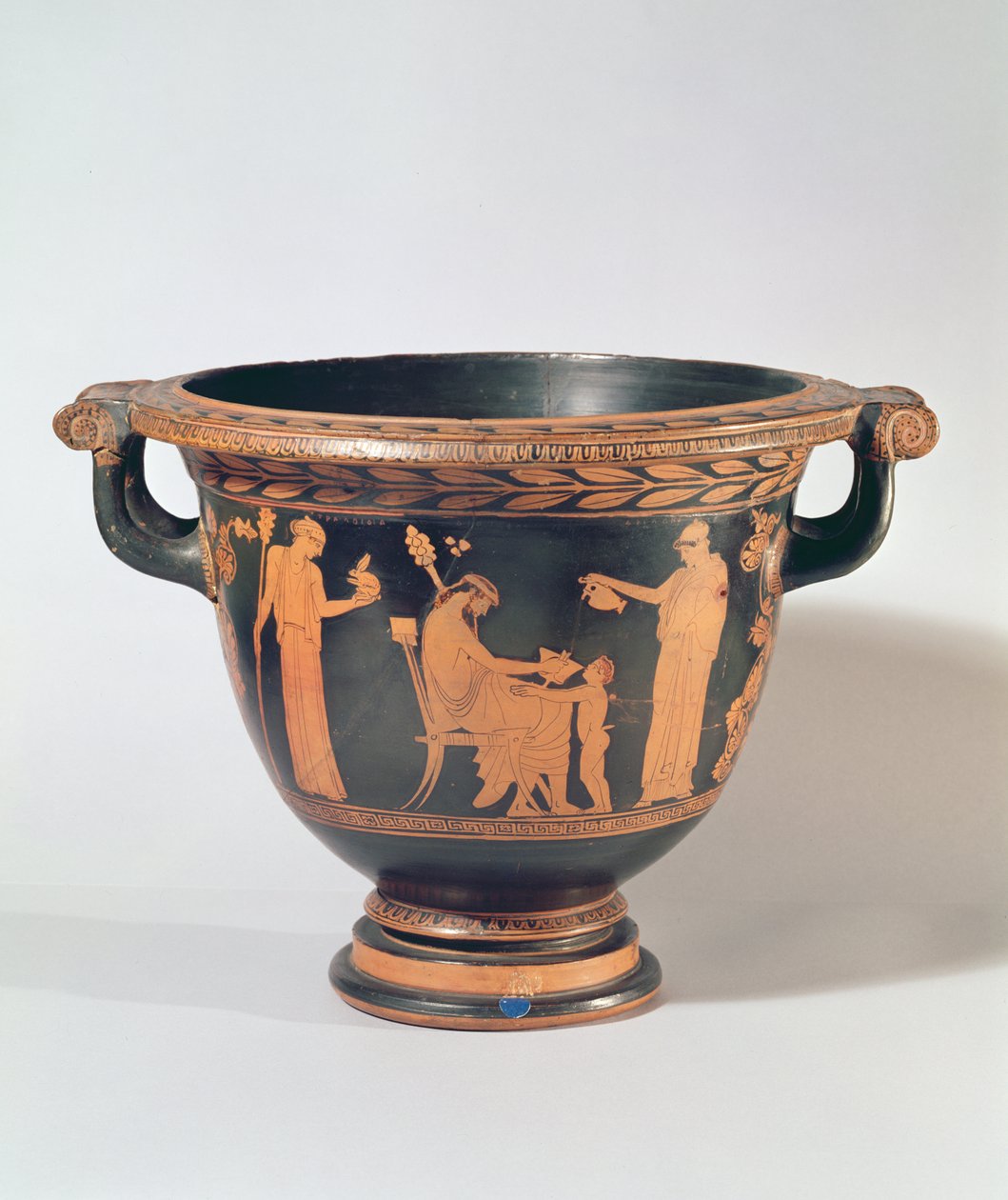 Tavan arası kırmızı figürlü çan krateri, MÖ 450-440 dolayları (çömlek) by Greek