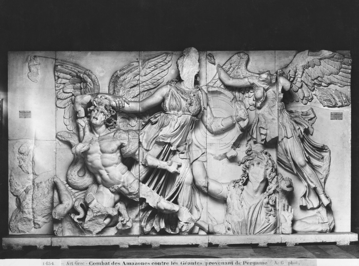 Bergama'dan Zeus ve Athena'nın büyük sunağının kopyası, c.180-160BC (mermerden alçı döküm) by Greek
