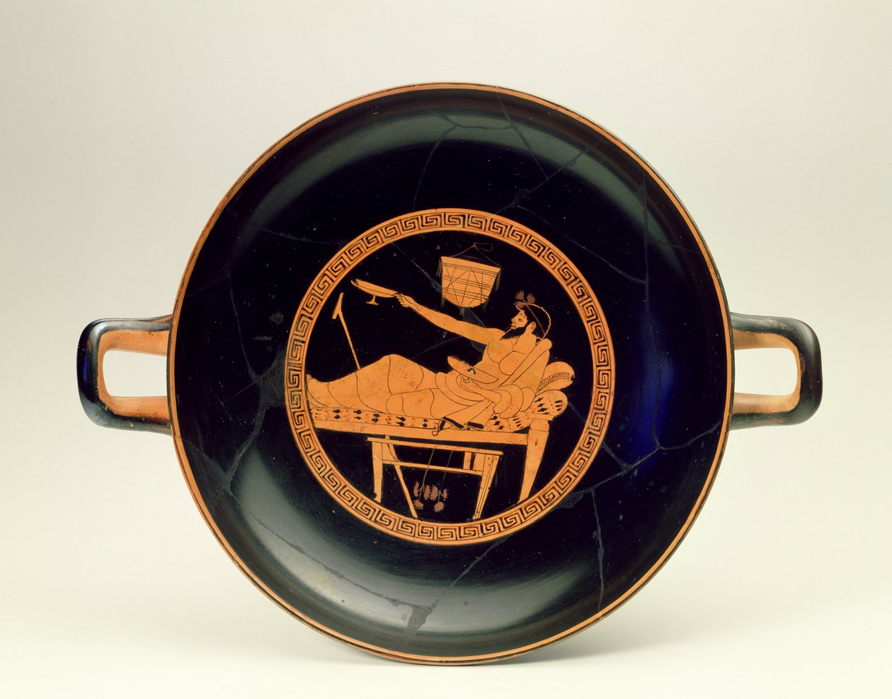 Sporcuları ve sempozyumcuları betimleyen Kırmızı Figür Kylix, MÖ 480 dolayları (seramik) (ayrıca bkz. 288291) by Greek