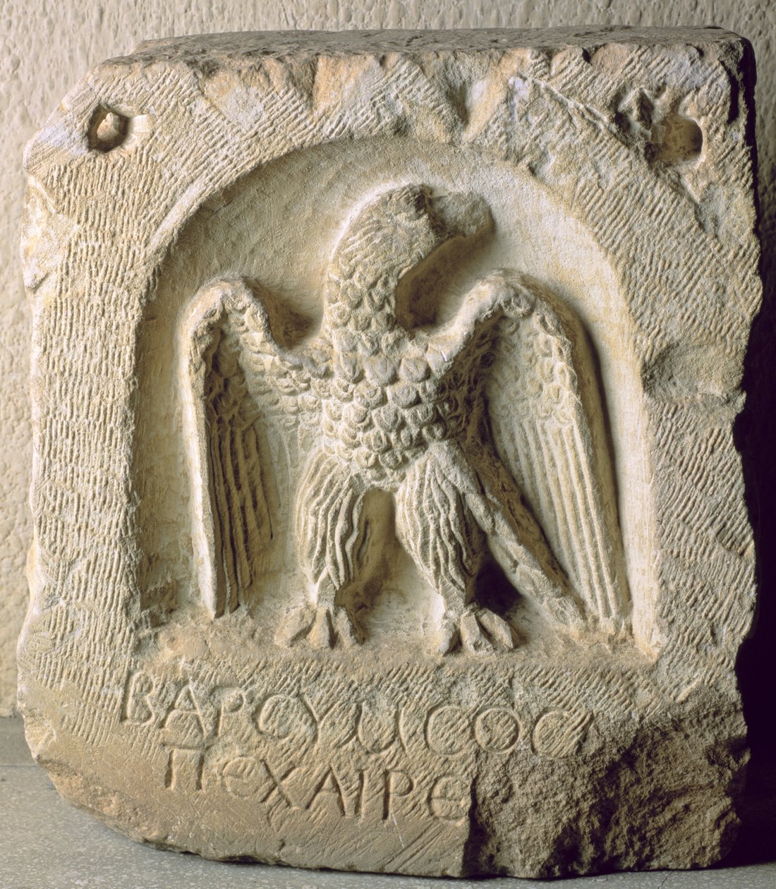 Kartal figürlü mezar taşı (kireçtaşı) by Greek