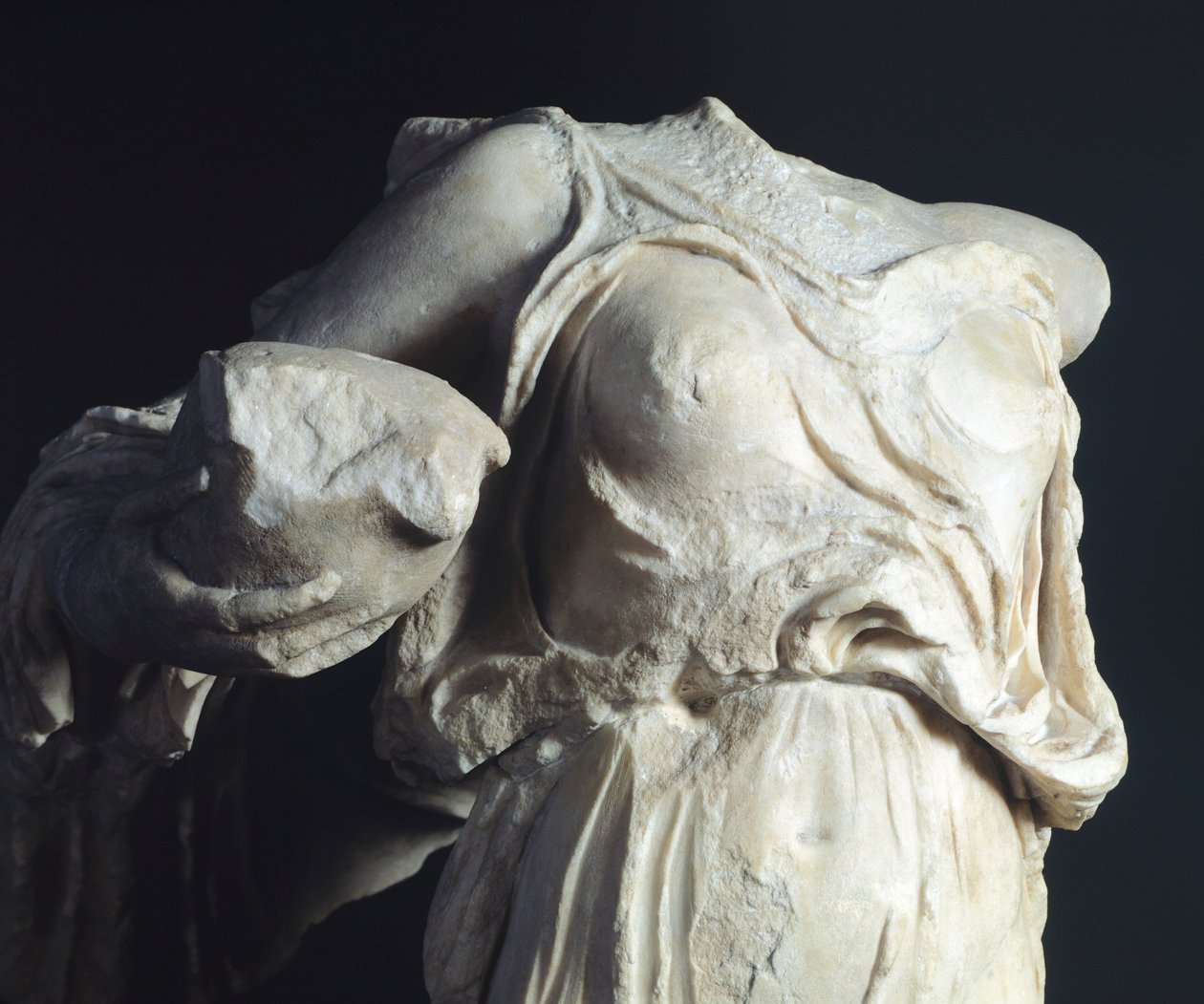 Akroter figürü, Asklepios tapınağından heykel, Epidaurus, Yunanistan, Yunan Uygarlığı, MÖ 4. yy (heykel) by Greek