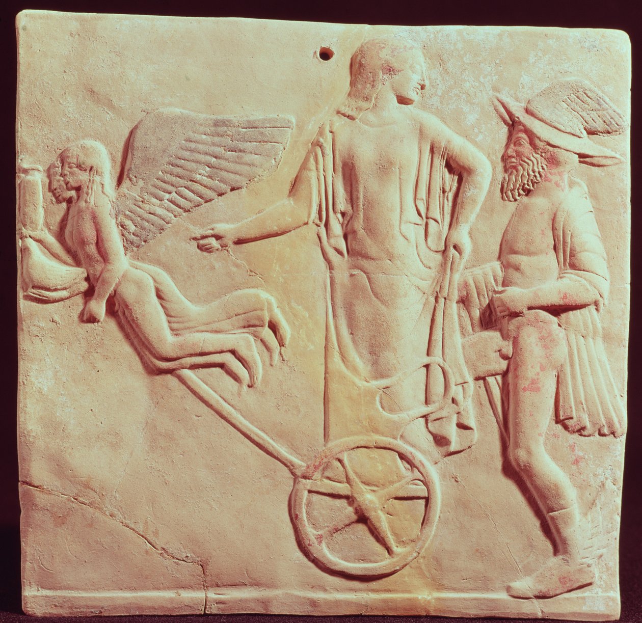 Afrodit ve Hermes, Eros ve Psyche tarafından çekilen bir arabaya binerken, MÖ 470 (pişmiş toprak) by Greek