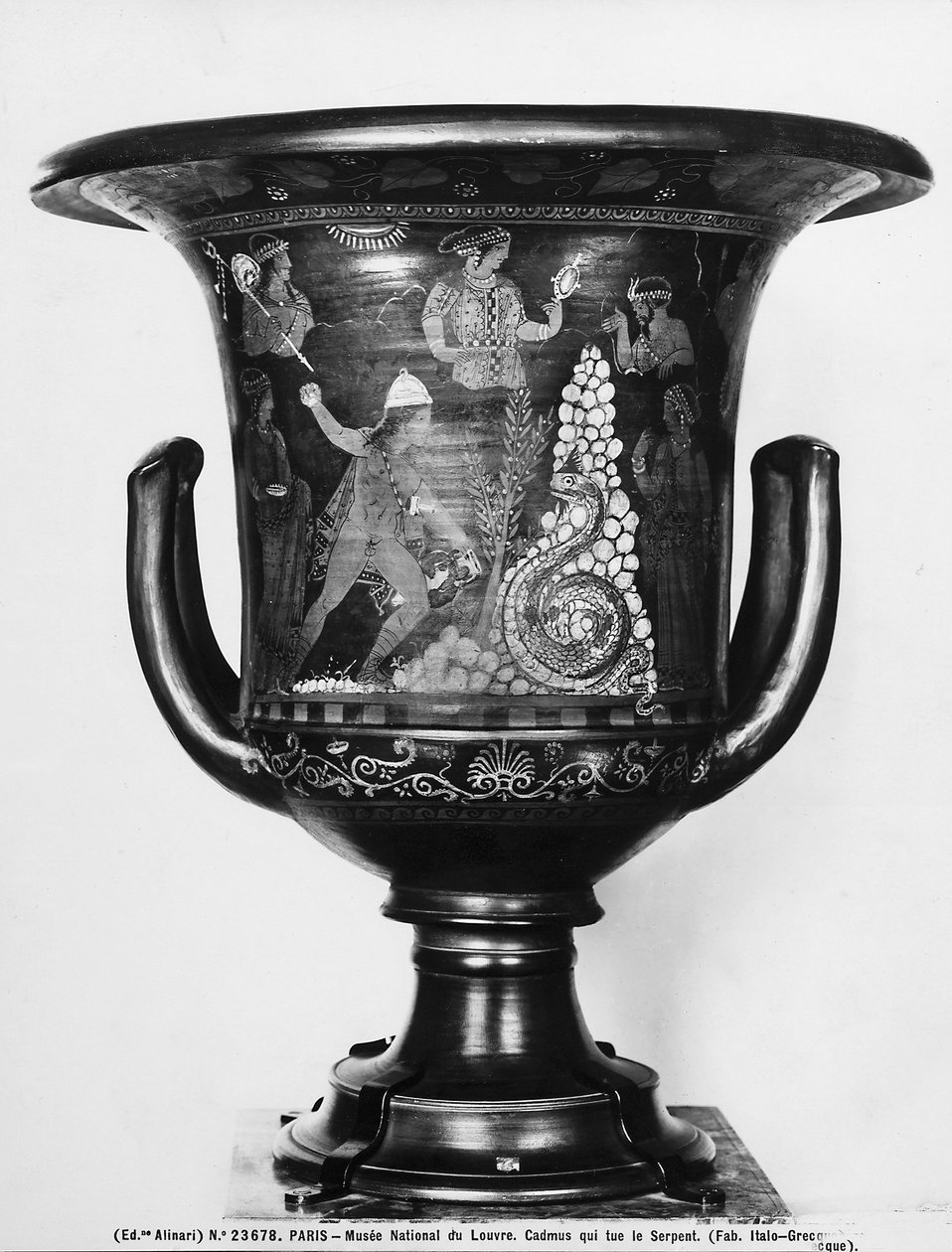 Cadmus ve yılanı tasvir eden mitolojik sahnelerle çan krateri (seramik) by Greek