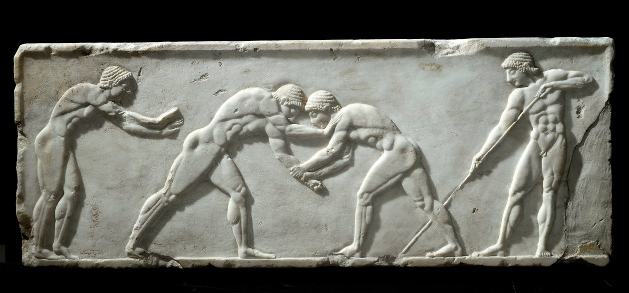 Yunan sanatı: Bir dövüş sırasında güreşçileri temsil eden kouros tabanı. Mermer kabartma çoraplar, MÖ 510-500 - Atina, arkeoloji müzesi - Dövüşen güreşçiler - Bir kouros heykelinin mermer kabartma oymacılığı, MÖ 510-500 - Ulusal Arkeoloji müzesi, Atina by Greek