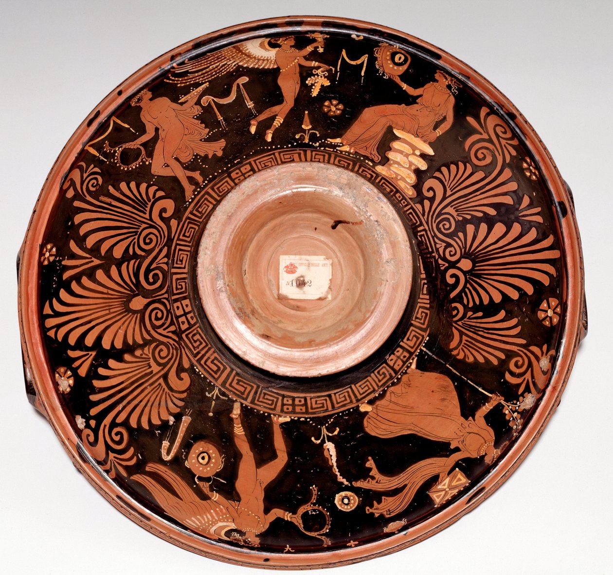 maenad ve Eros ile Patera (pişmiş toprak, MÖ 325-300) by Greek