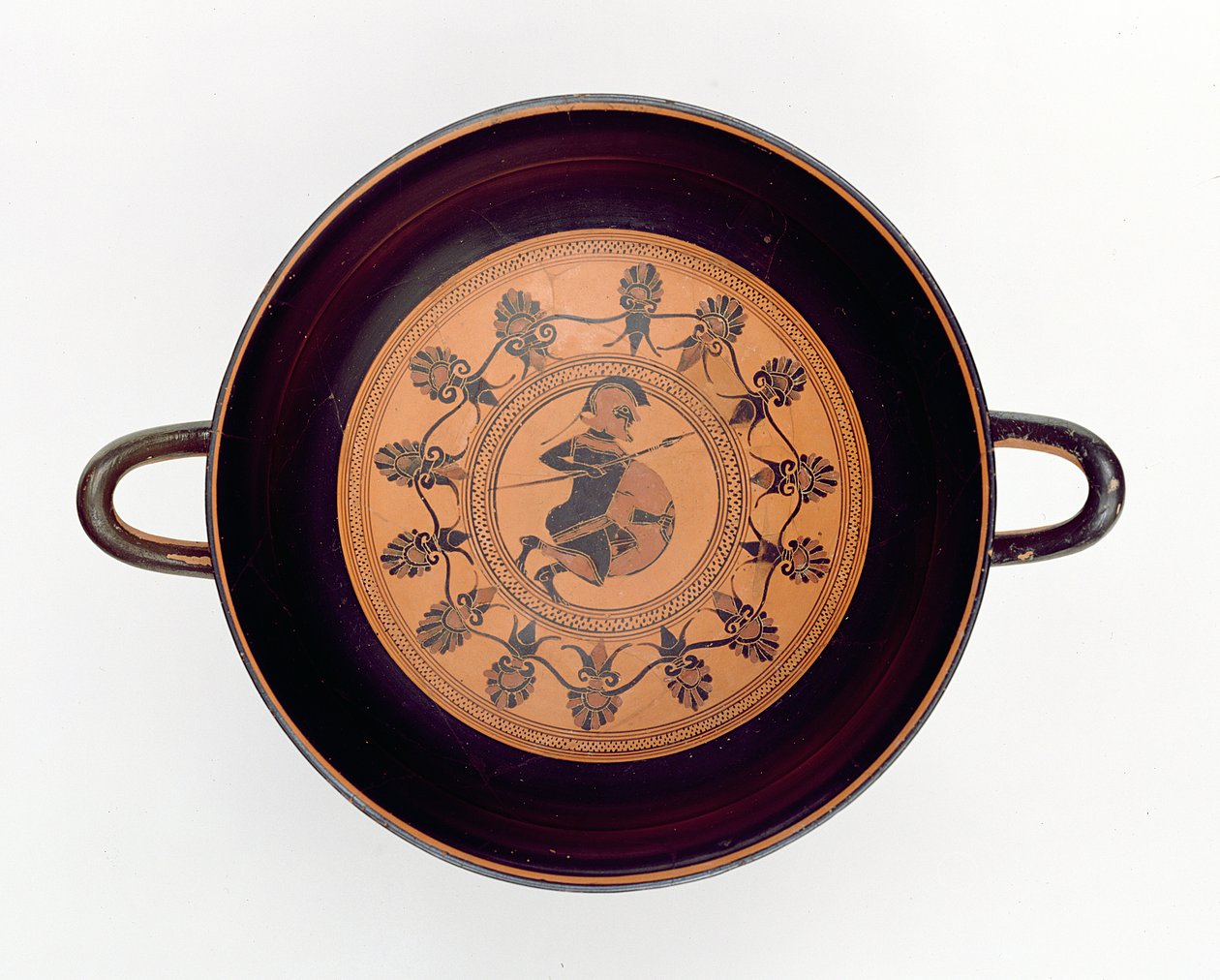 Bir Savaşçıyı tasvir eden Siana Kupası, MÖ 560 dolayları (kil) by Greek