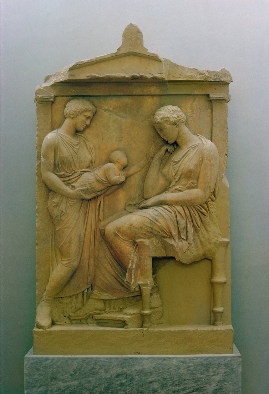Oturan bir kadına bir bebek tutan bir hizmetçiyi tasvir eden cenaze dikilitaşı (mermer) by Greek School