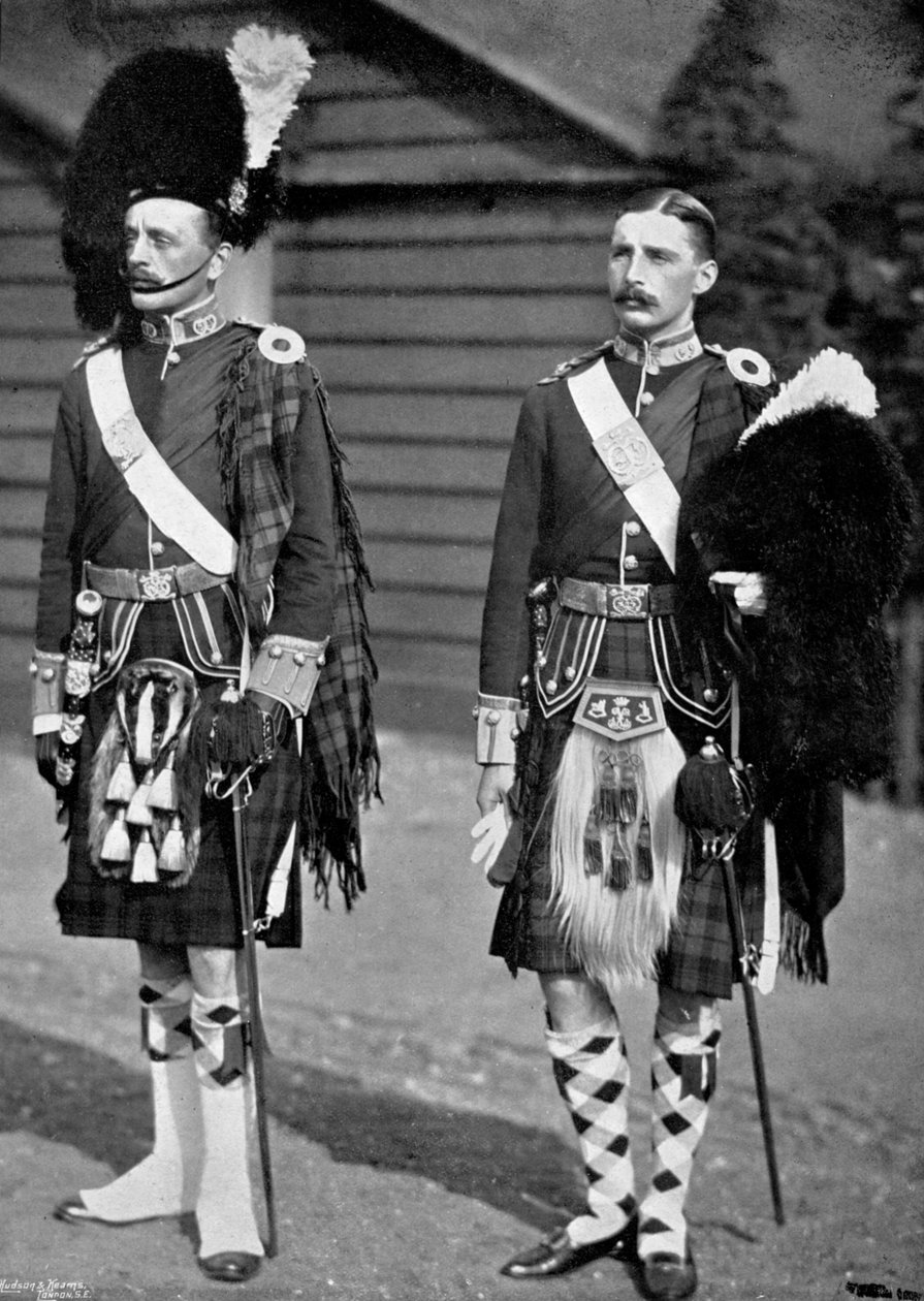 93. Highlanders'ın kaptanı ve astsubay, 1896 by Gregory and Co