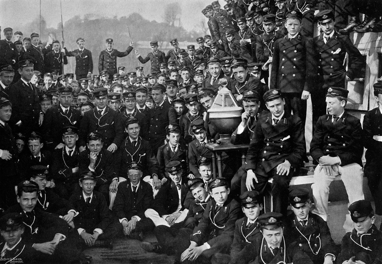 HMS Britannia, Dartmouth, Devon, 1895 1896 gemisinde donanma öğrencileri by Gregory and Co