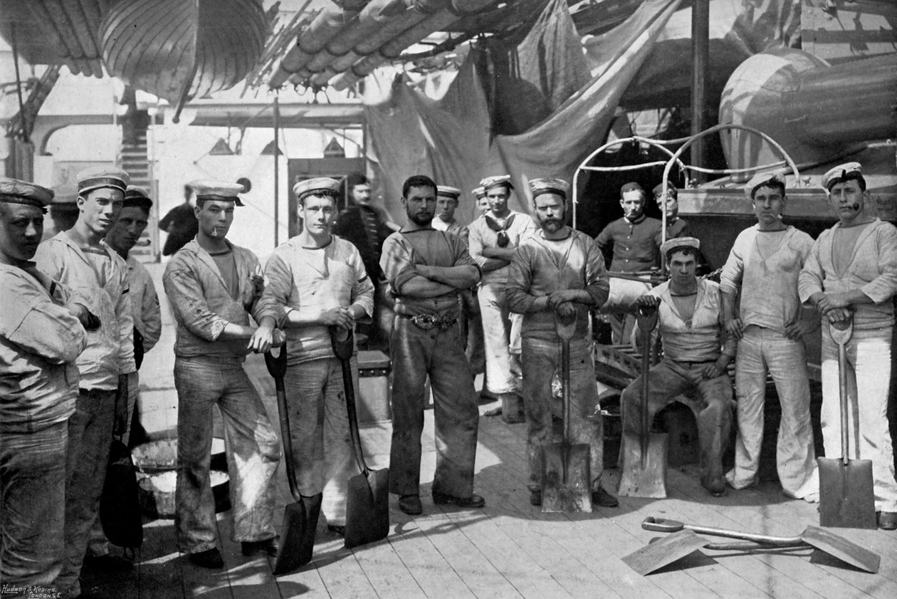 HMS Camperdown zırhlısının bazı stokçuları, 1896. by Gregory and Co