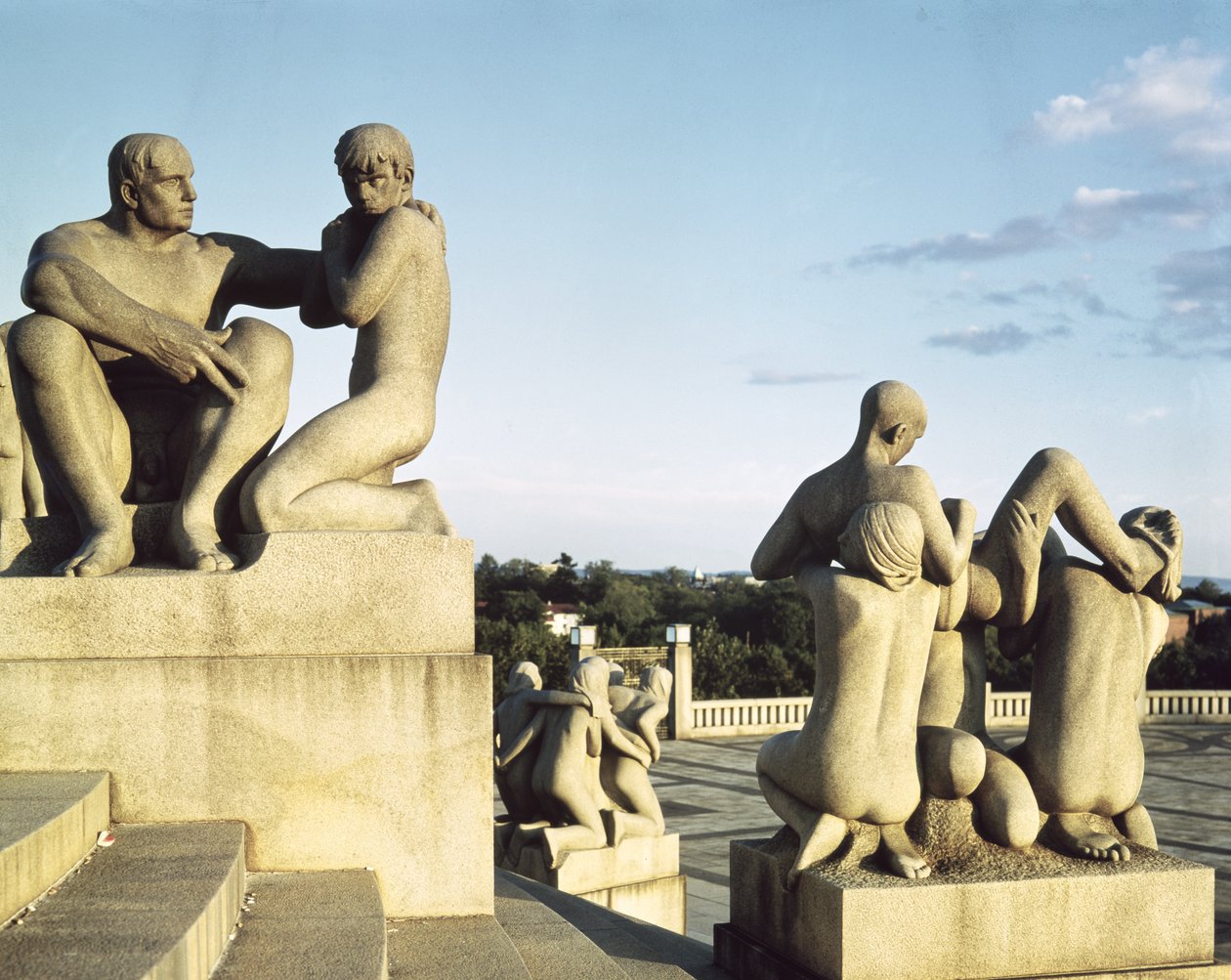 Bir grup granit heykelinin detayı by Gustav Vigeland