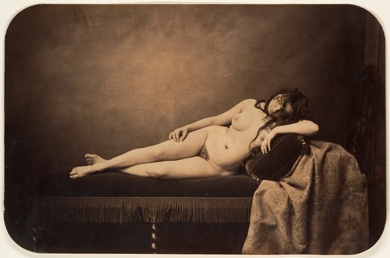 Bir Recamier Kanepede Yatan Çıplak Kadın, yakl. 1856. by Gustave Le Gray