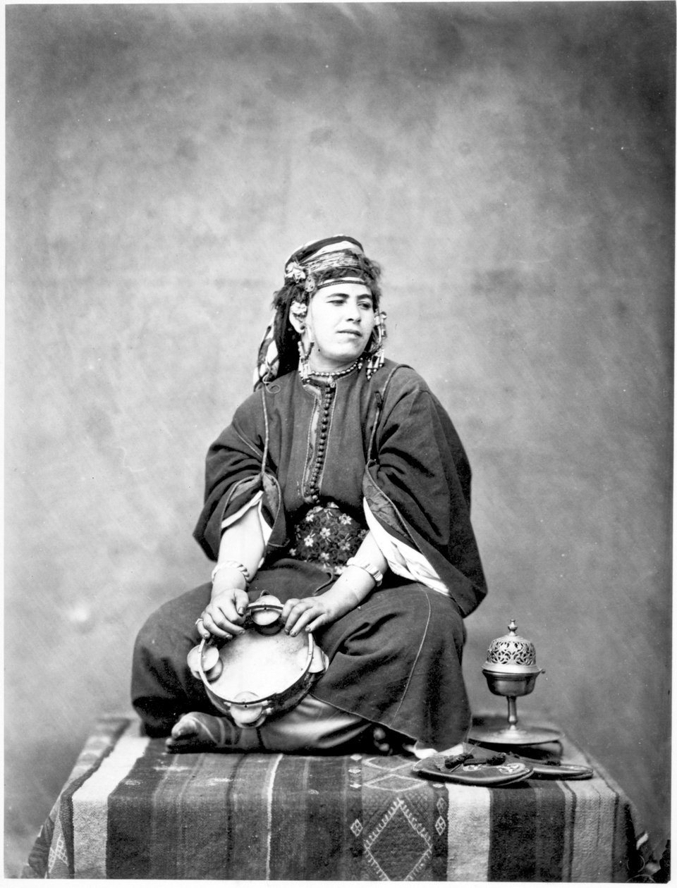 Harem Slave, Cezayir, 1859 (ıslak kolodion negatifinden albüm baskısı) by Gustave de Beaucorps