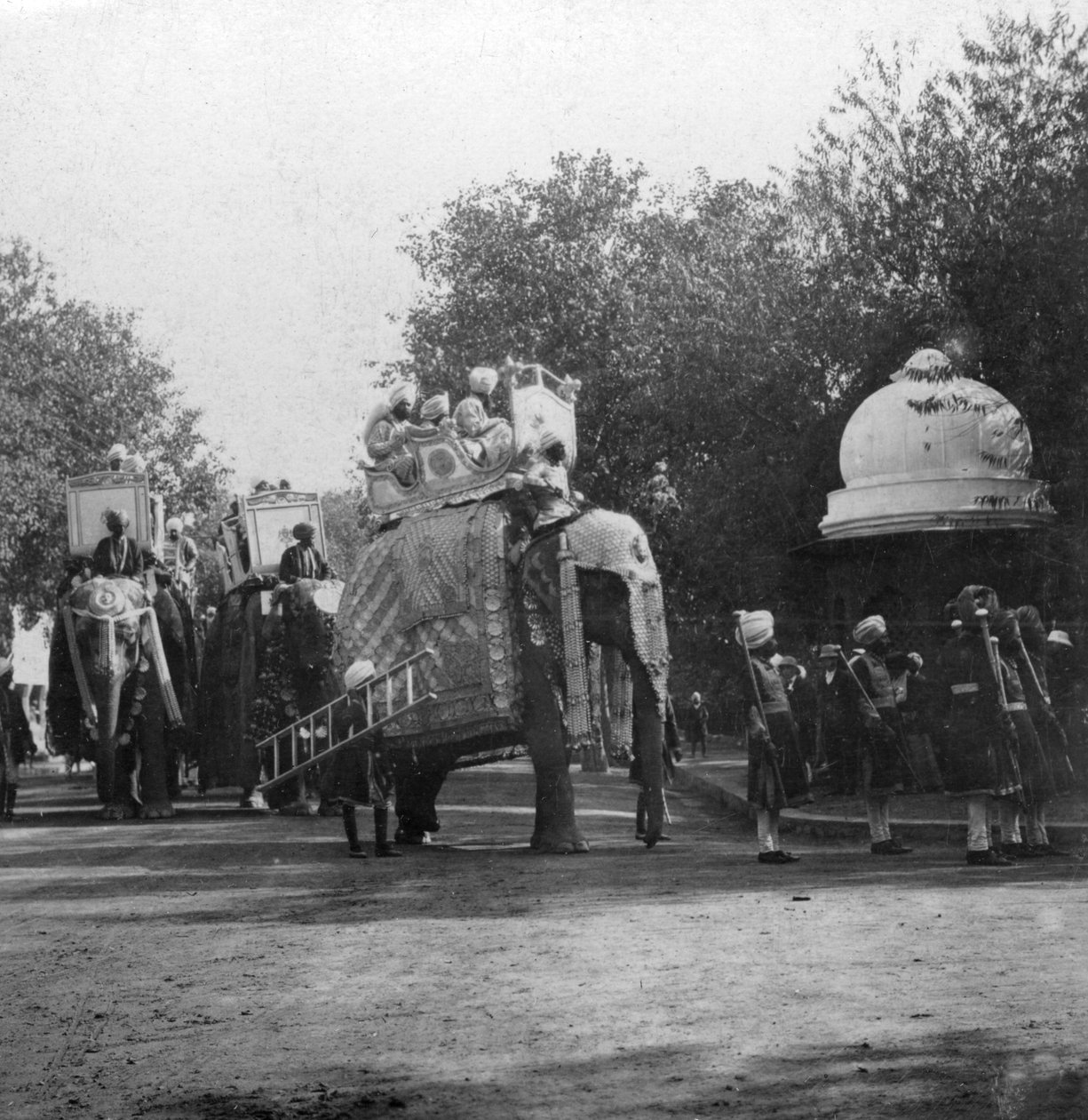 Bir fil alayında bir Pencap prensesi, Delhi, Hindistan, 1900