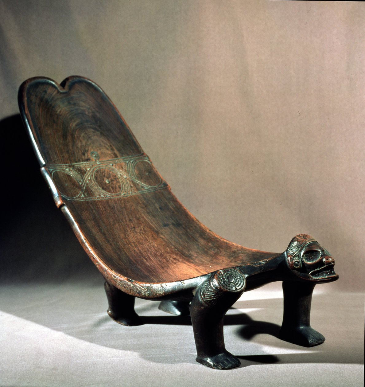 Duho tören koltuğu, Taino, Haiti Cumhuriyeti, 15. yüzyıl (ahşap) by Haitian School