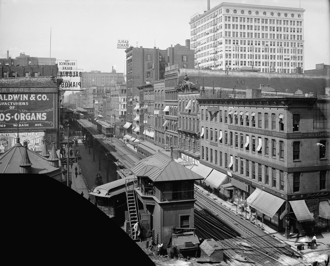 Yükseltilmiş demiryolu, Wabash Avenue, Chicago, Illinois, c.1900-10 (s/b fotoğraf) by Hans Behm