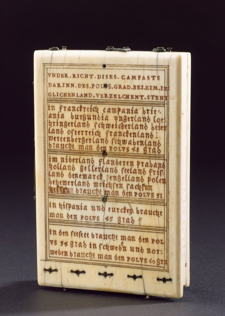 Tablet pusula güneş saati, Nurenberg, 1574 (ayrıca bkz. 259577-78 ve 259580) by Hans Ducher
