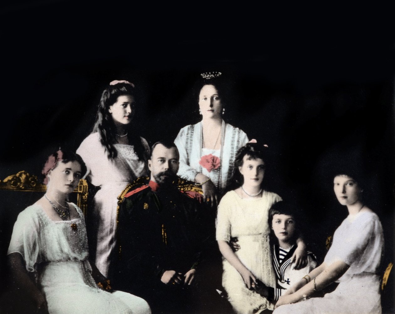 Rus imparatorluk ailesinin portresi. 1910-1915 civarında fotoğrafçılık. by Harris & Ewing