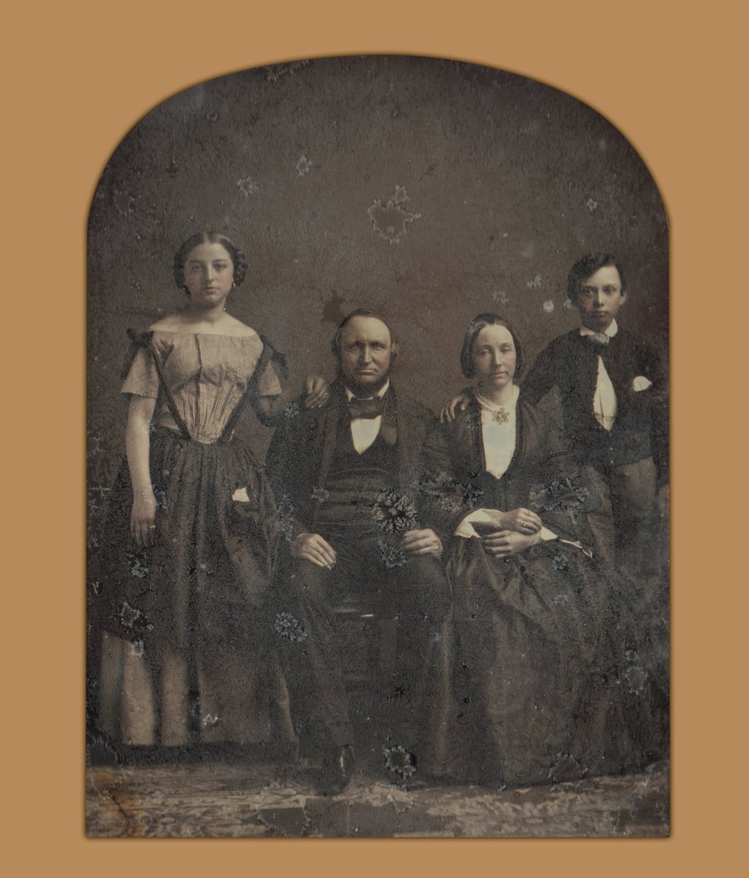 Kimliği Bilinmeyen Bir Ailenin Grup Portresi by Harrison and Hill