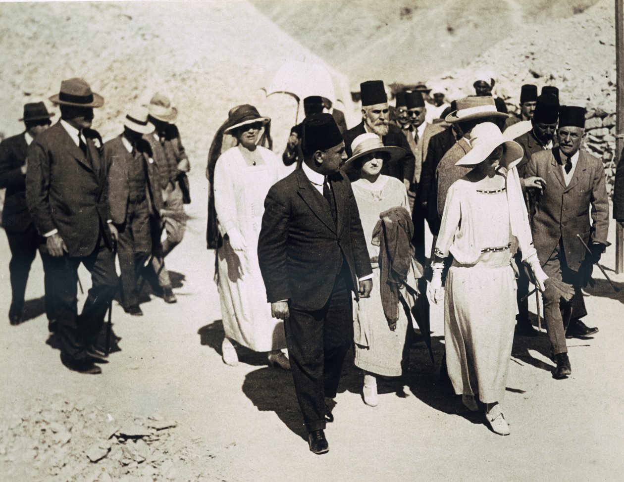Belçika Kraliçesi (ortada önde) Lord Allenby (en solda) ve Lady Allenby, Krallar Vadisi Tutankhamun Mezarı