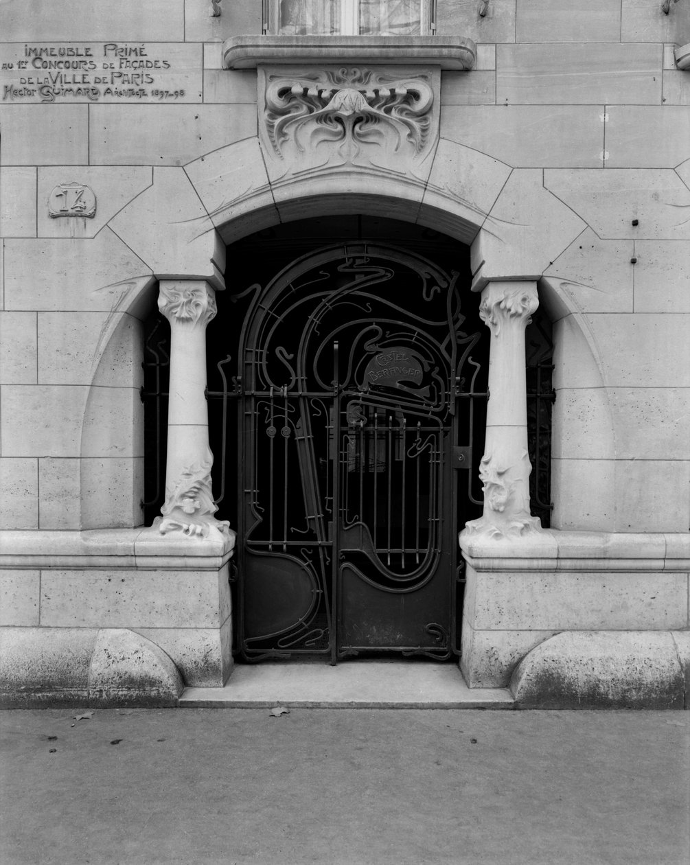 ಕ್ಯಾಸ್ಟೆಲ್ ಬೆರಂಜರ್, 1897-98 ಟರ್ಕ್‌ಗೆ ಪ್ರವೇಶ by Hector Guimard