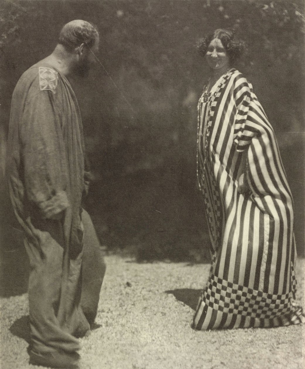 Gustav Klimt ve Emilie Flöge, c. 1909. by Heinrich Böhler