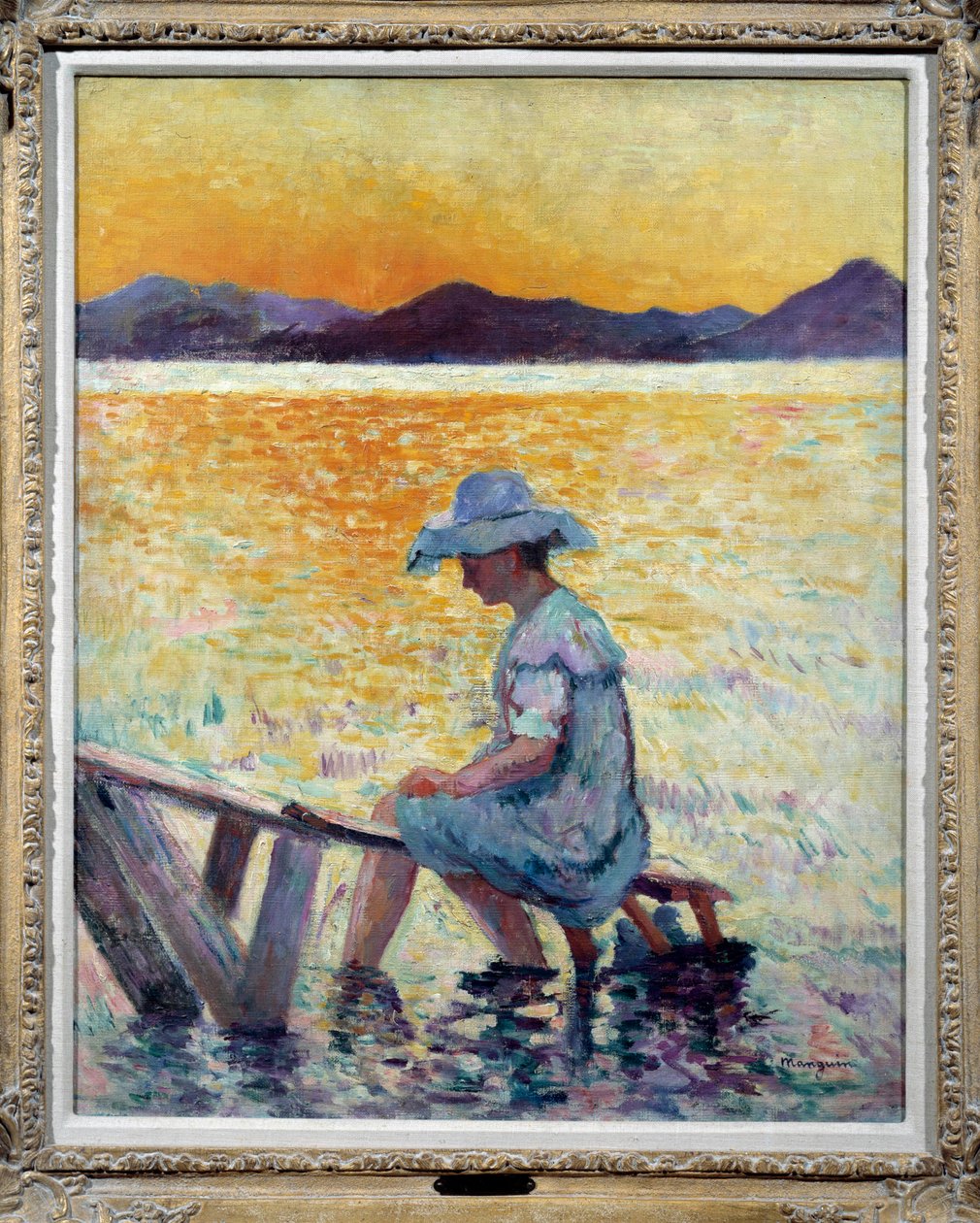 Saint Tropez, gün batımı Ayaklarını kıyıda suya oturan bir kadın by Henri Charles Manguin