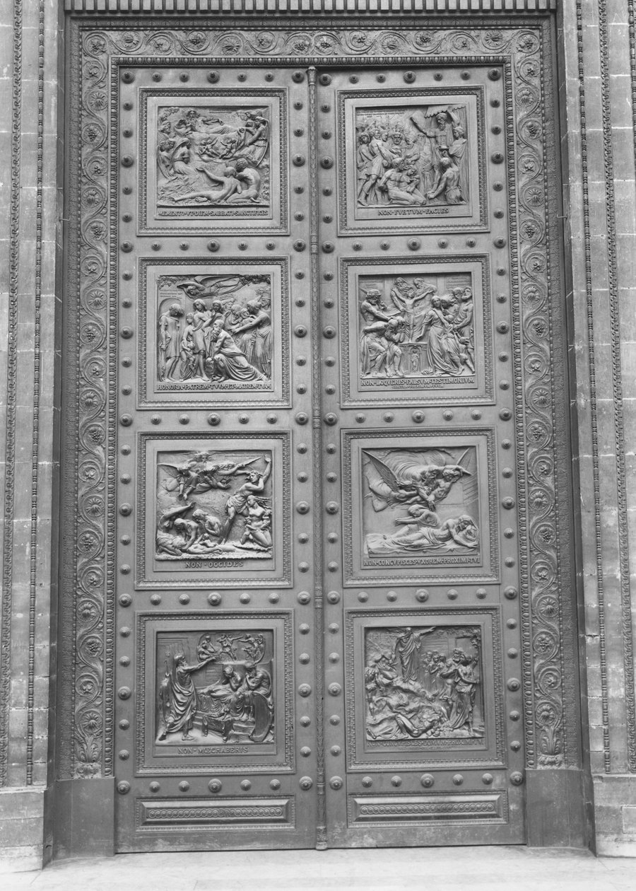 Dekalog ve Eski Ahit sahnelerini gösteren sekiz kabartma panelden oluşan La Madeleine kapısının görünümü (bronz) by Henri Joseph Francois de, baron Triqueti