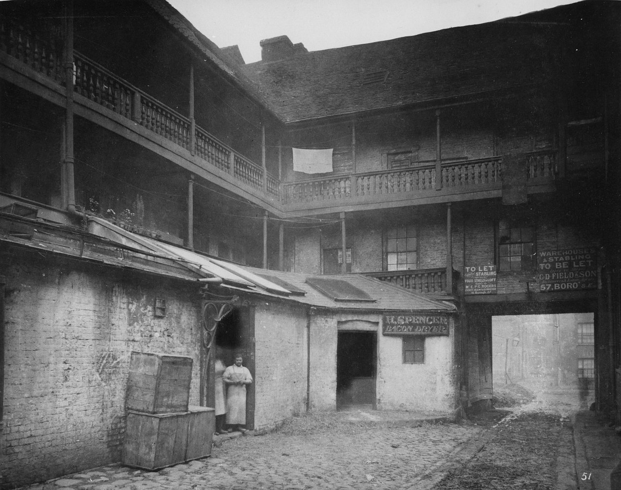 White Hart Inn Yard, Southwark, 1881 dolayları by Henry Dixon