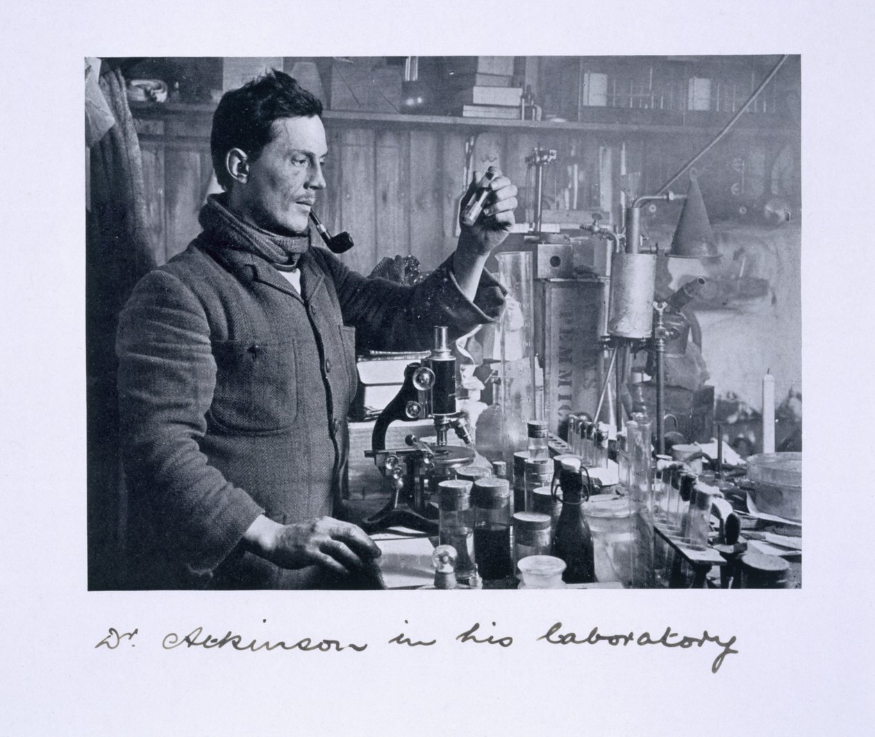 Dr. Atkinson laboratuvarında, 