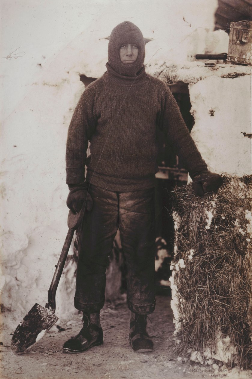 Kaptan L.E.G. Ahır Kapısında Yulaf by Herbert Ponting