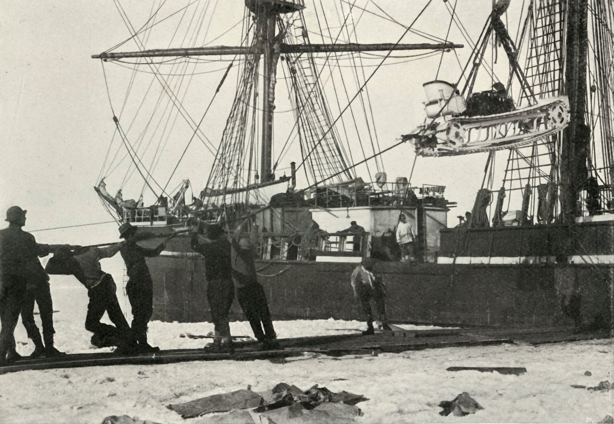 Motorlu Kızağa İniş, c19101913, 1913 by Herbert Ponting