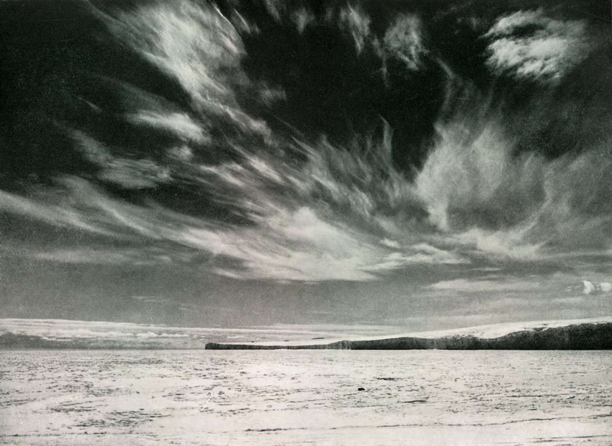 Barne Buzulu Üzerindeki Olağanüstü Cirrus Bulutları, 19 Aralık 1911, 1913 by Herbert Ponting