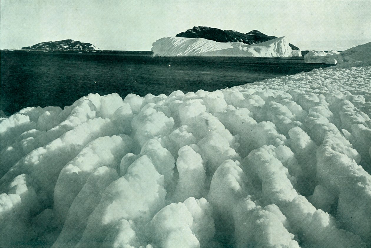 Bir Blizzard Sonrası Buz Sırtlarına Püskürtme, c19101913, 1913. by Herbert Ponting