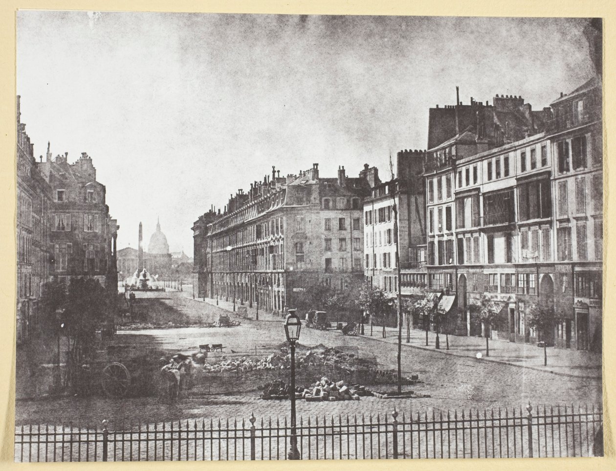 Rue Royale ve 1848 Barikatlarının Kalıntıları by Hippolyte Bayard