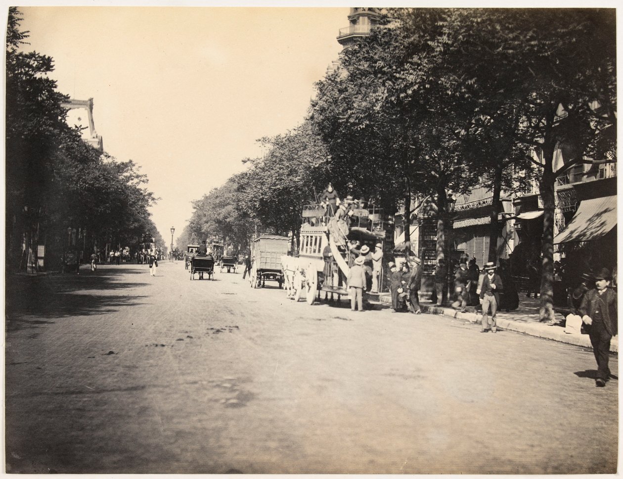 Paris'te bir bulvarda omnibüs, 1890 dolayları (s/b fotoğraf) by Hippolyte Blancard