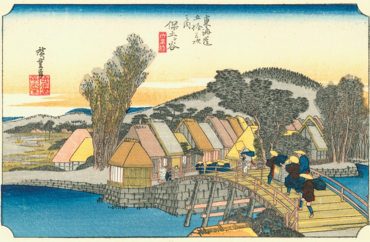 Hodogaya - Uzakta yuvarlak bir tepesi olan bir yol kenarı köyü by Hiroshige