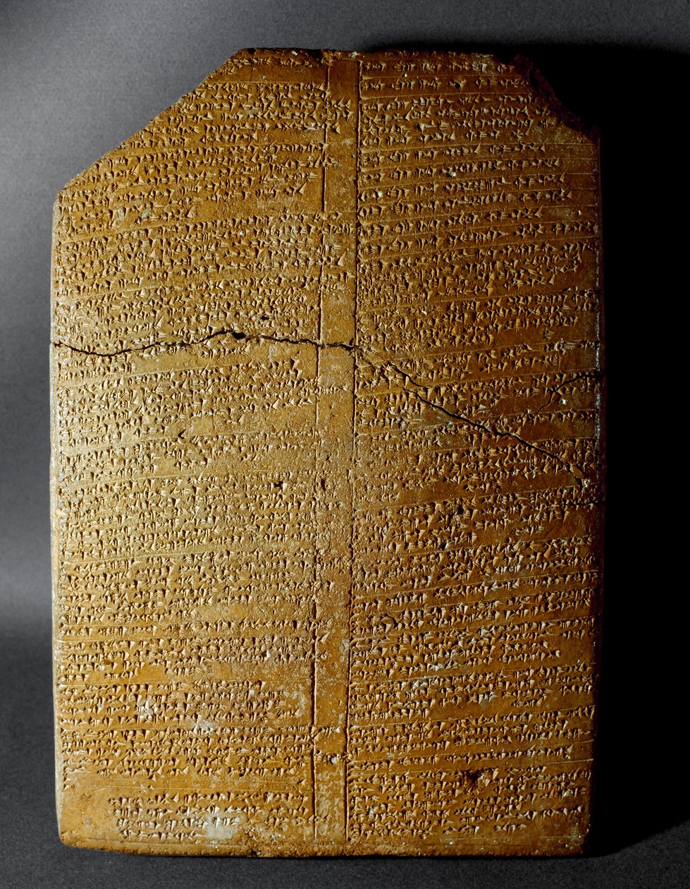 Hitit uygarlığı: İlahi İşhara'nın baş rahibi Amihatna Ritüelini Hattuşa'dan (bugünkü Boğazkoi) MÖ 1650-1200'den aktaran çivi yazılı tablet. istanbul arkeoloji müzesi by Hittite