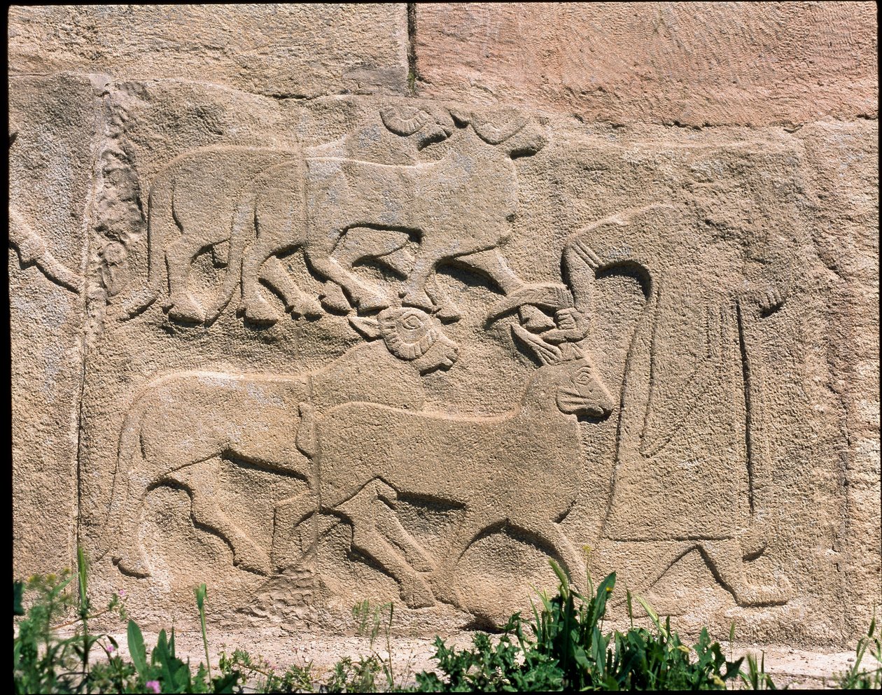 Sfenks Kapısı'nın kabartmalarının kaidesinin görünümü by Hittite Hittite