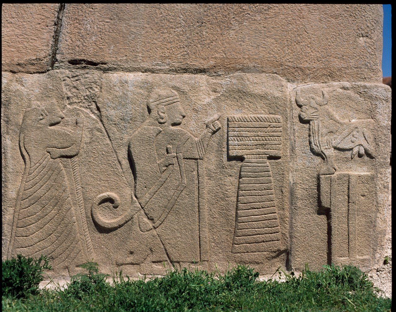 Sfenks Kapısı'nın kabartmalarının kaidesinin görünümü by Hittite Hittite